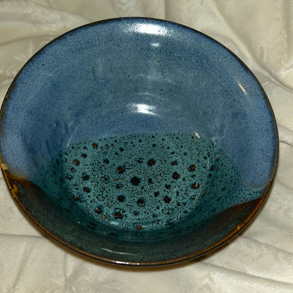 Blue Moose stoneware bowl. Absolutely beautiful. Blue and tan color. 7X7X3 1/2